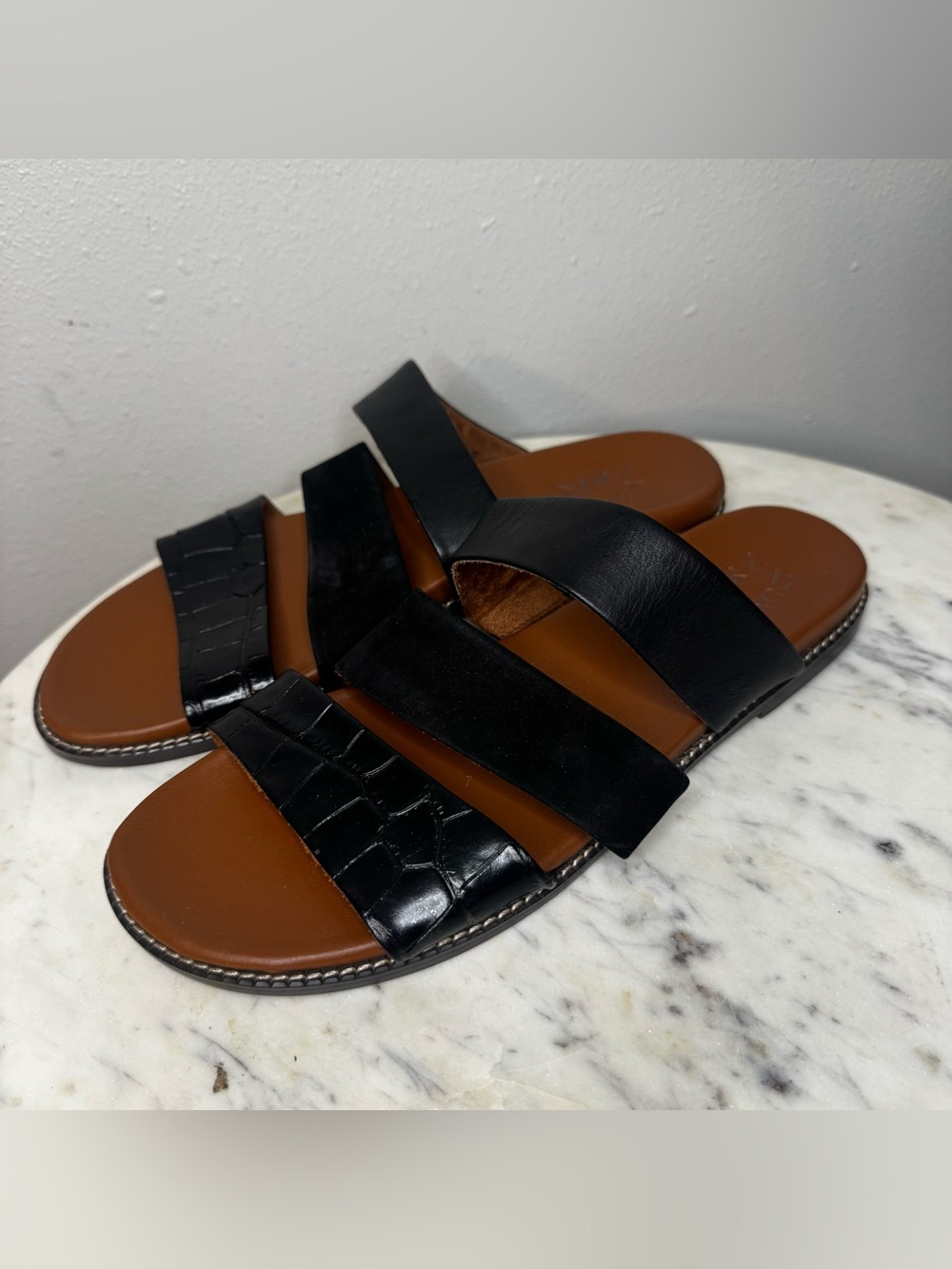 Naturalizer "Nellie" Sandals Size 8 M
Black Leather shoes